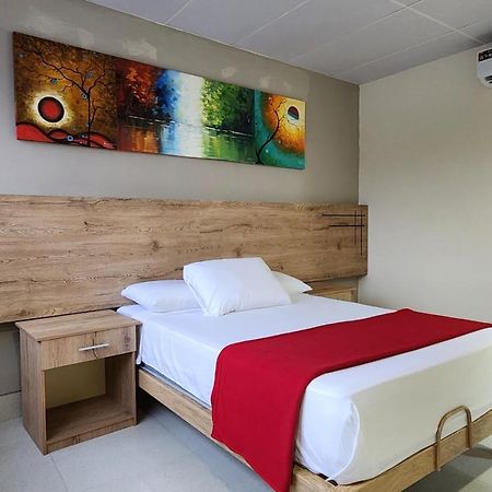 Hotel Murali - Cerca Del Aeropuerto De Γκουαγιακίλ Εξωτερικό φωτογραφία